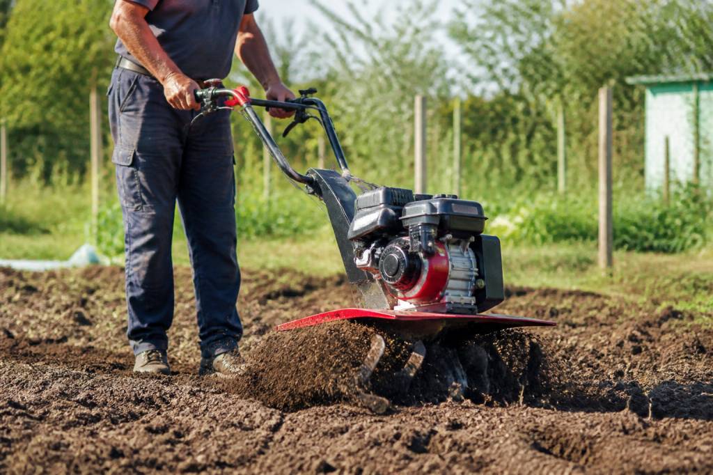 À quoi sert un rotovator au jardin ? Utilisations, avantages et conseils pratiques